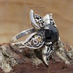 Anillo Ónix Facetado Flor