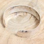 Brazalete Martillado Fino