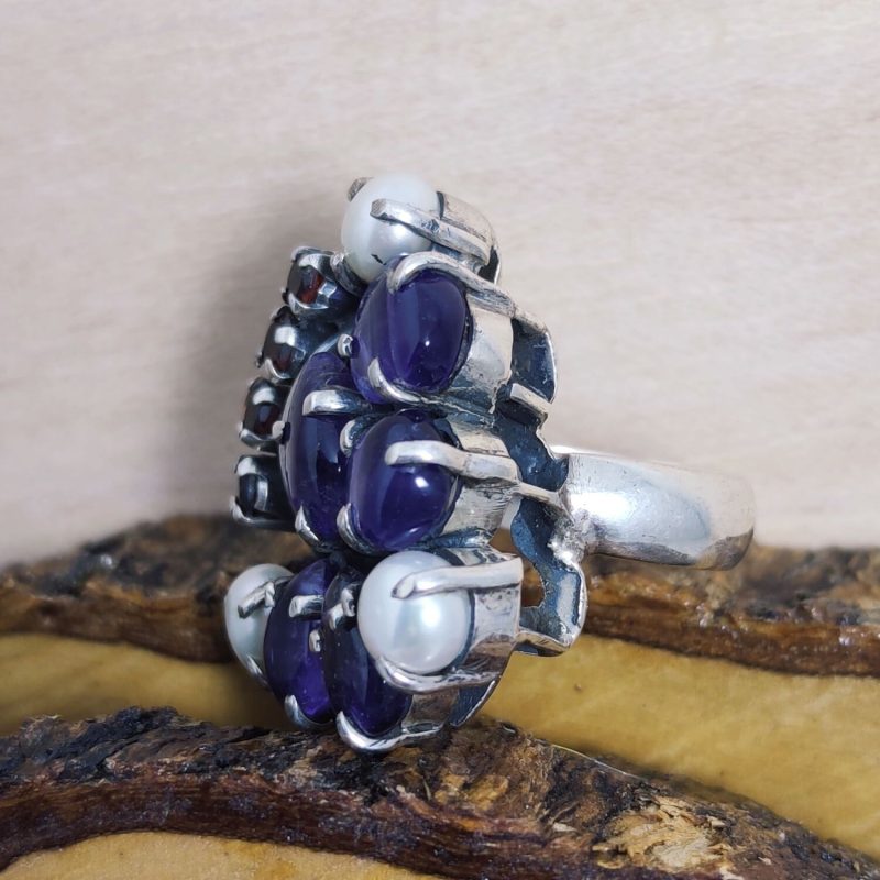 Anillo Amatista, Perlas y Granates Anillo Amatista, Perlas y Granates