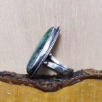 Anillo Cianita en Fucsita Gota