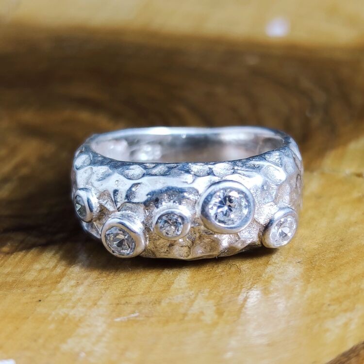 Anillo Circonitas Puntos