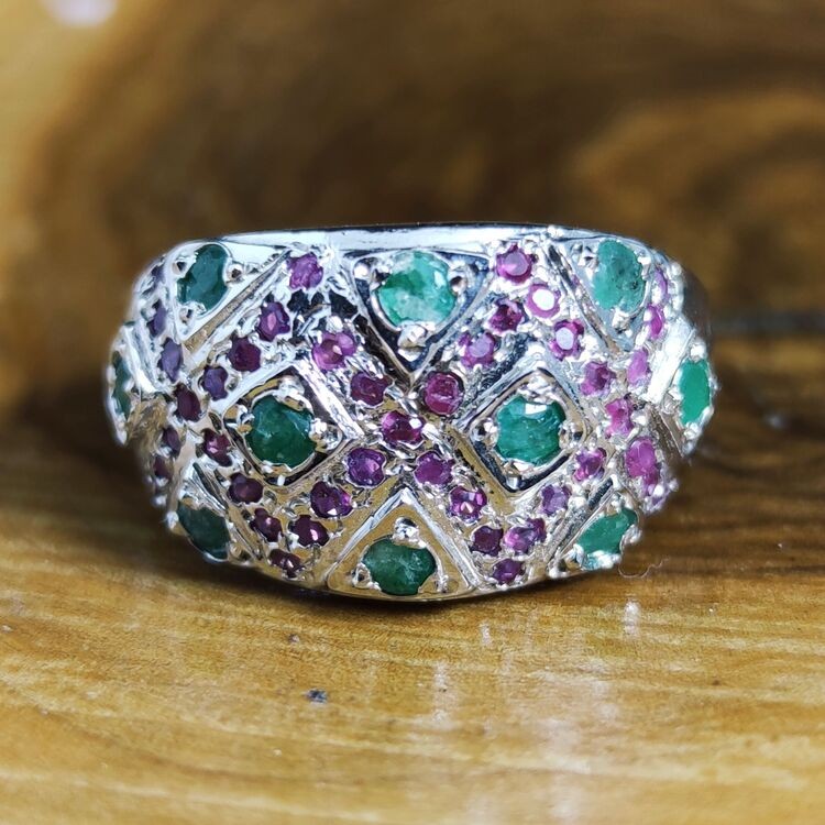 Anillo Rubíes y Esmeraldas Anillo Rubíes y Esmeraldas