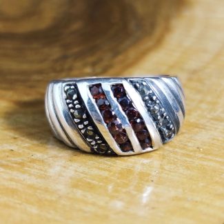 Anillo Granate y Marquesitas