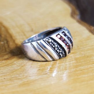 Anillo Granate y Marquesitas