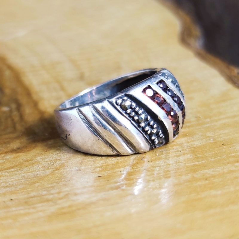 Anillo Granate y Marquesitas Anillo Granate y Marquesitas
