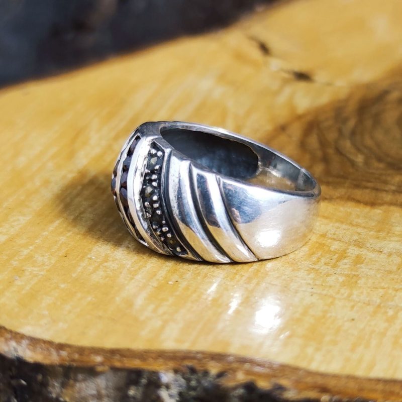 Anillo Granate y Marquesitas Anillo Granate y Marquesitas