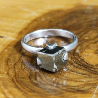 Anillo Pirita Cubo