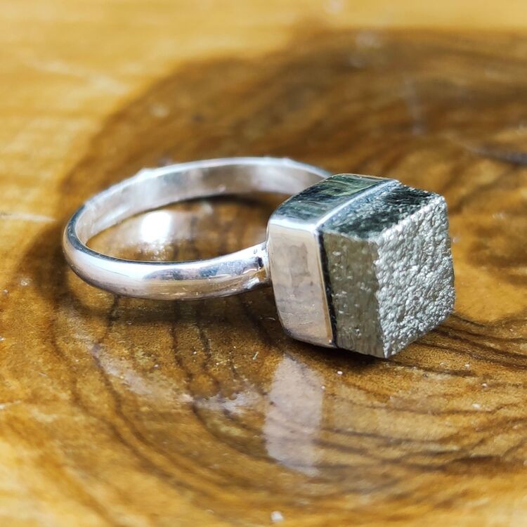 Anillo Pirita Cubo