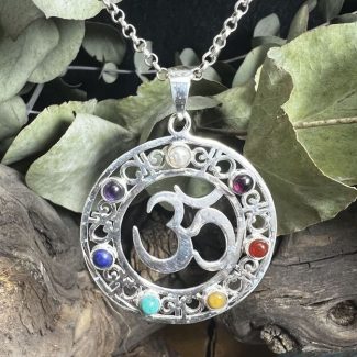 Colgante Om Chakras