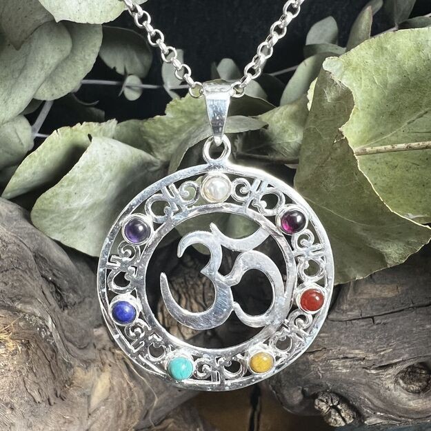 Colgante Om Chakras
