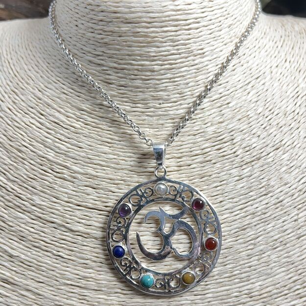 Colgante Om Chakras