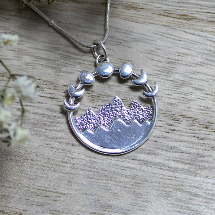 Colgante Montaña con Lunas