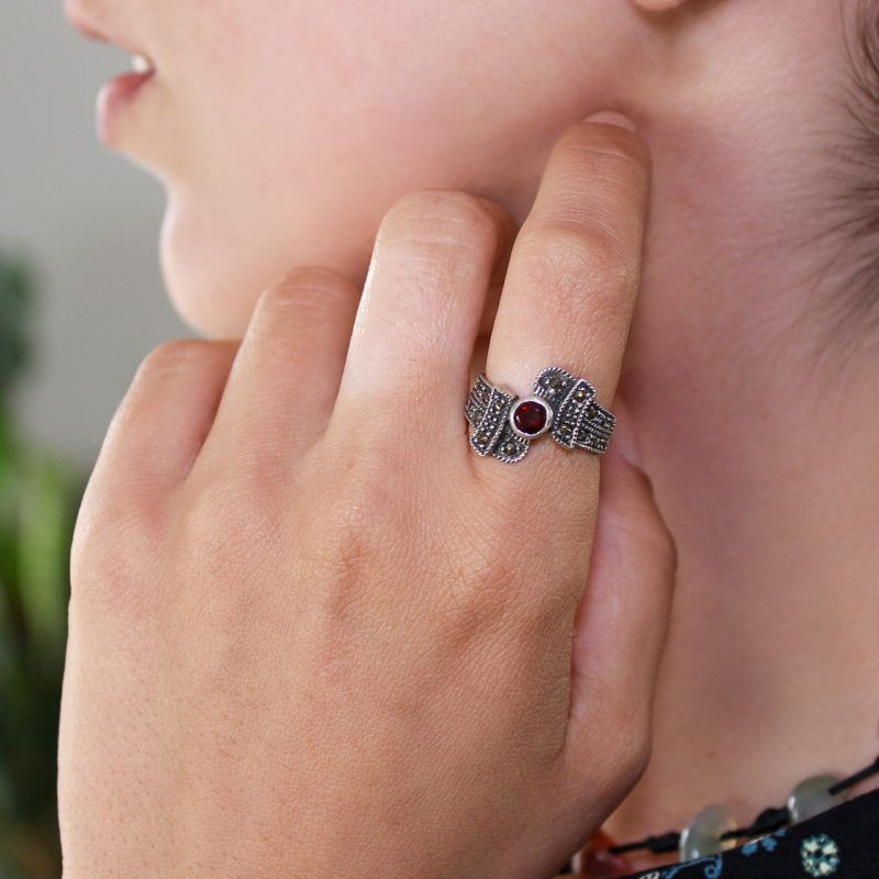 Anillo Granate y Marquesitas Anillo Granate y Marquesitas