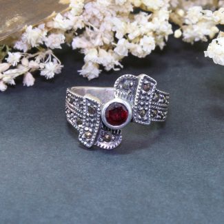 Anillo Granate y Marquesitas