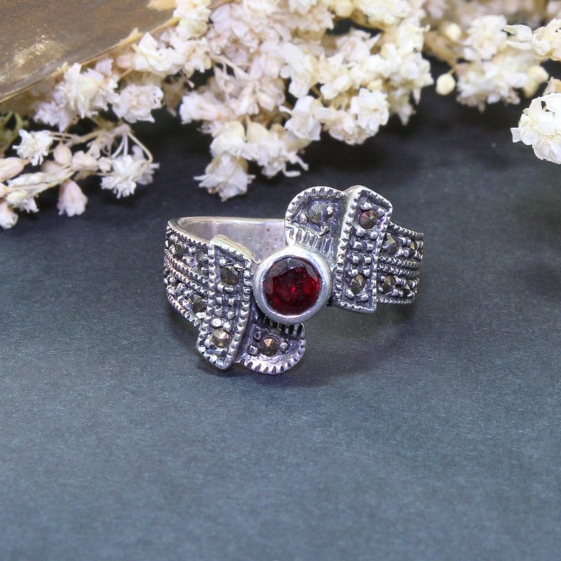Anillo Granate y Marquesitas Anillo Granate y Marquesitas