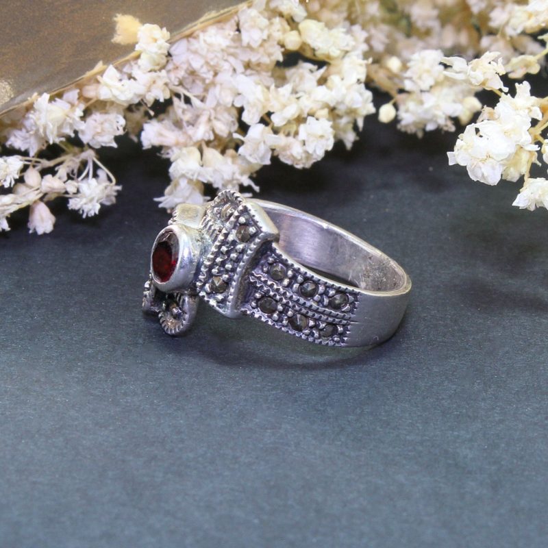 Anillo Granate y Marquesitas Anillo Granate y Marquesitas