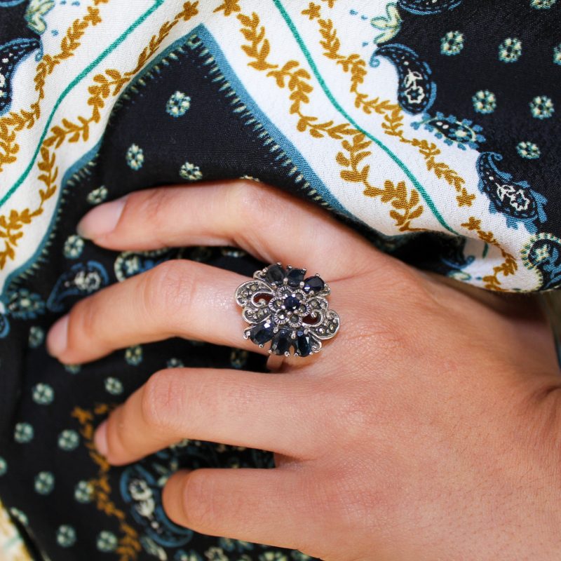 Anillo Zafiro y Marquesitas Anillo Zafiro y Marquesitas
