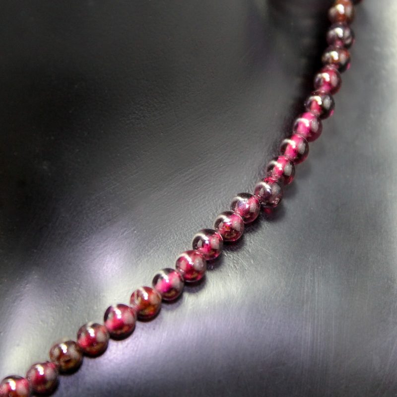 Collar Granate 4mm