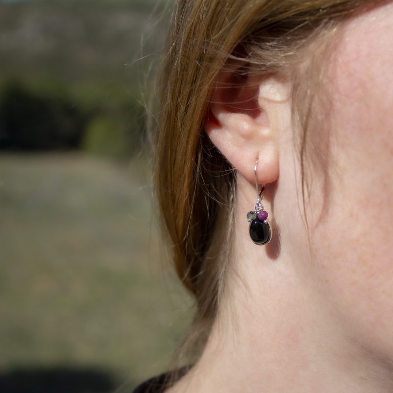 Pendientes Ónix con Rubí y Prehnita Pendientes Ónix con Rubí y Prehnita
