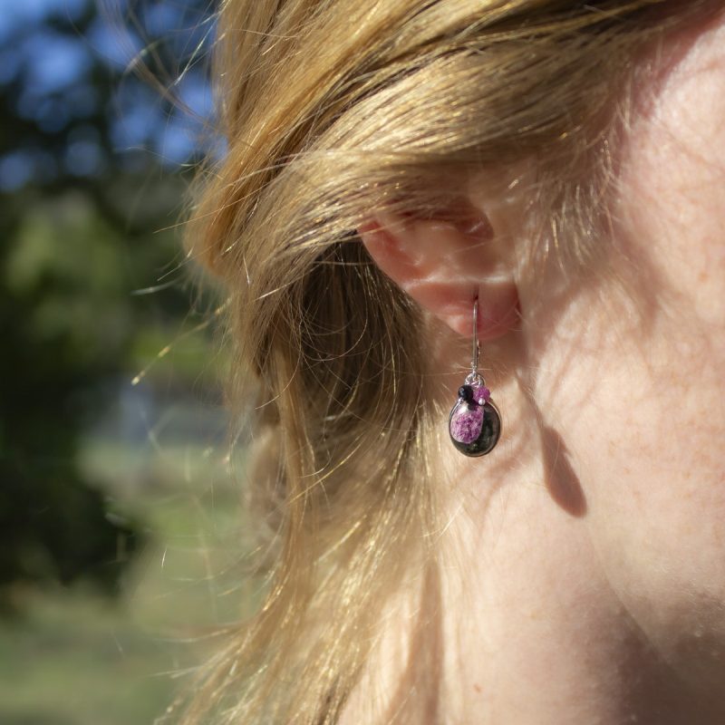 Pendientes Eudialita con Rubí y Turmalina Pendientes Eudialita con Rubí y Turmalina