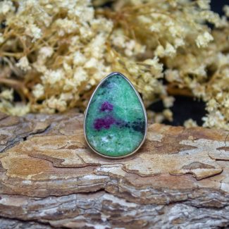 Anillo Rubí en Zoisita