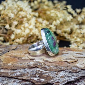 Anillo Rubí en Zoisita