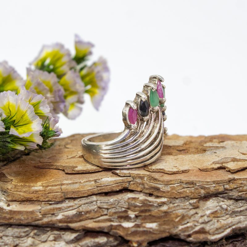 Anillo rubi, esmeralda y zafiro