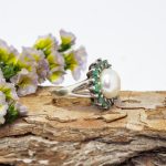 Anillo esmeralda y perla