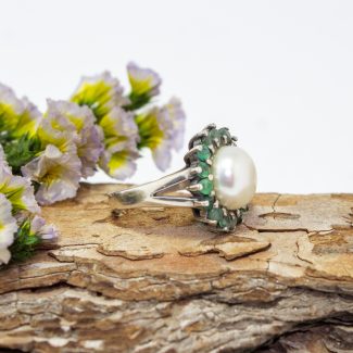 Anillo esmeralda y perla