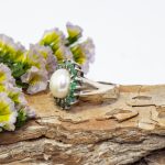 Anillo esmeralda y perla