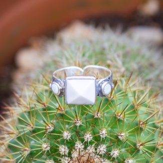 Anillo Cacholong y Ópalo Etíope